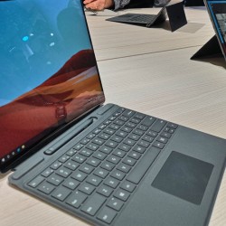 Combo bàn phím và bút cảm ứng Surface Pro X (Đen)