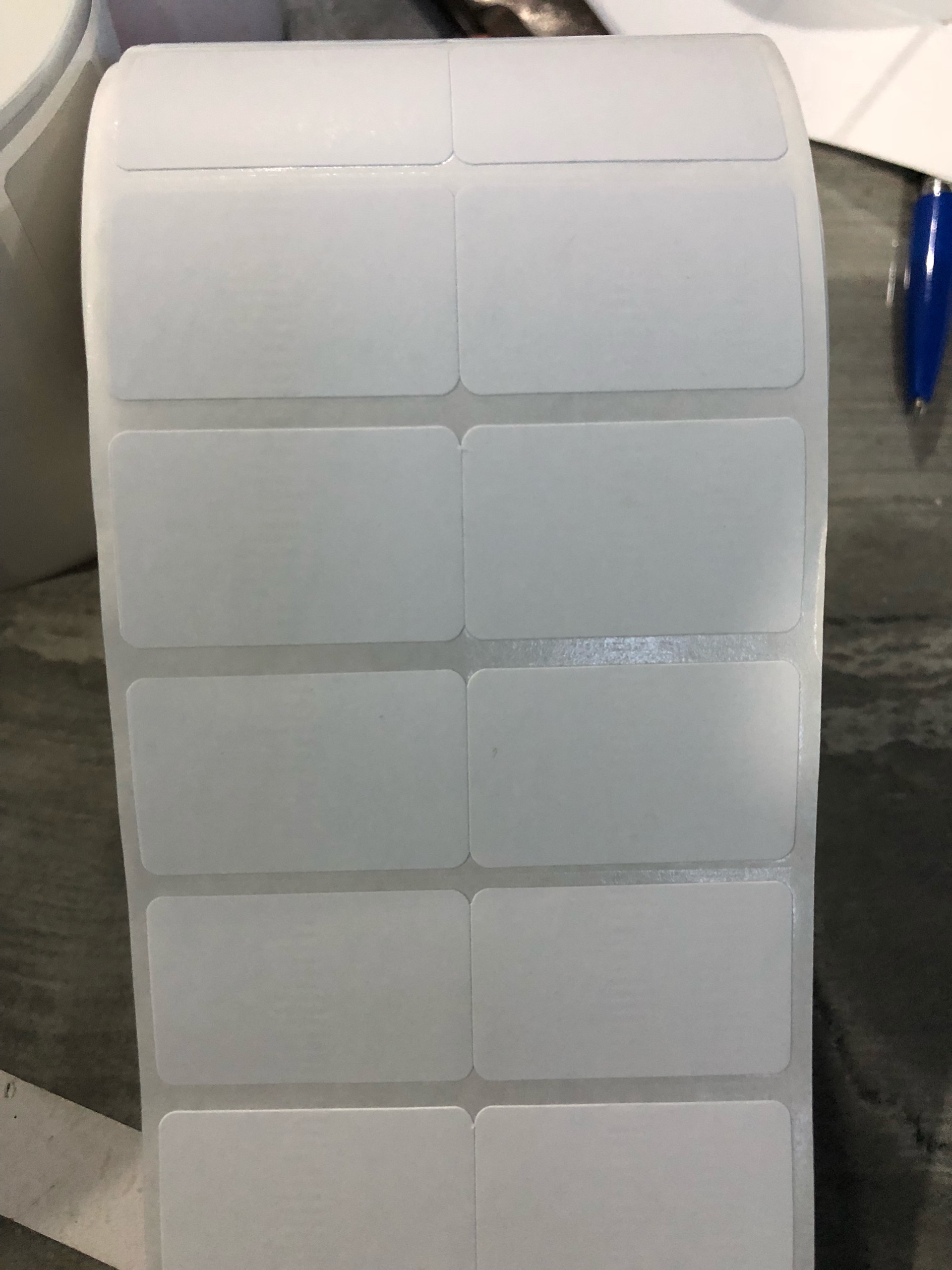 Giấy in mã vạch Decal 2 tem nhiệt 35 x 22 (30m)