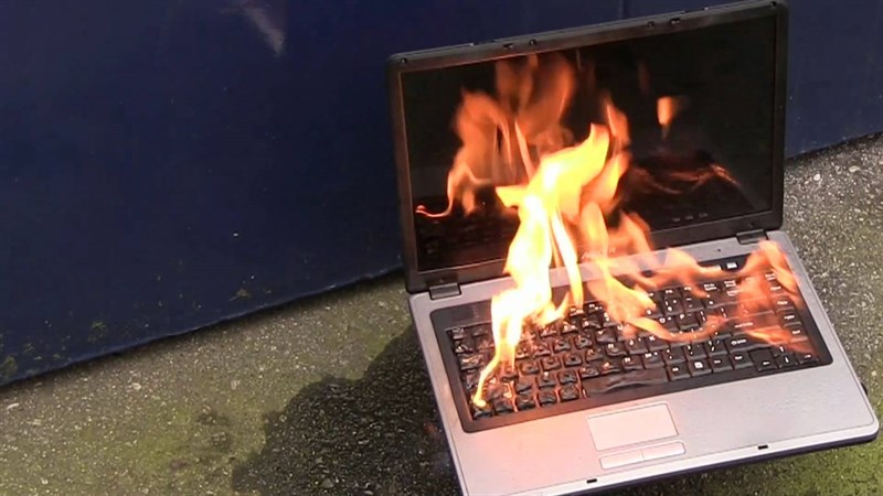 Lưu ý khi sử dụng để tránh chai pin laptop 5